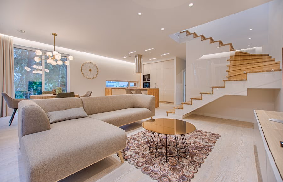 Tablou decorativ 3D pe un perete minimalist alb